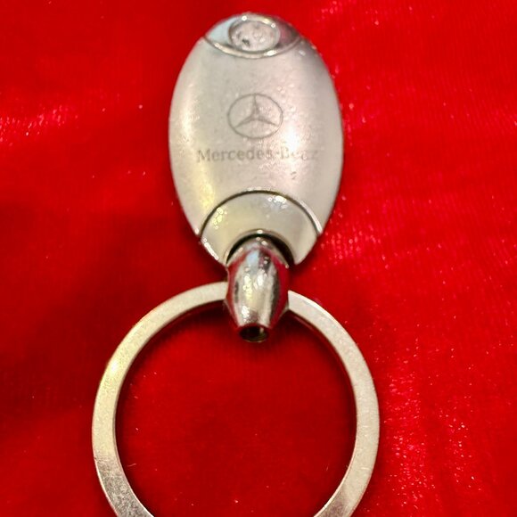 MERCEDES BENZ SILVER RHINESTONE KEY CHAIN - Picture 3 of 7